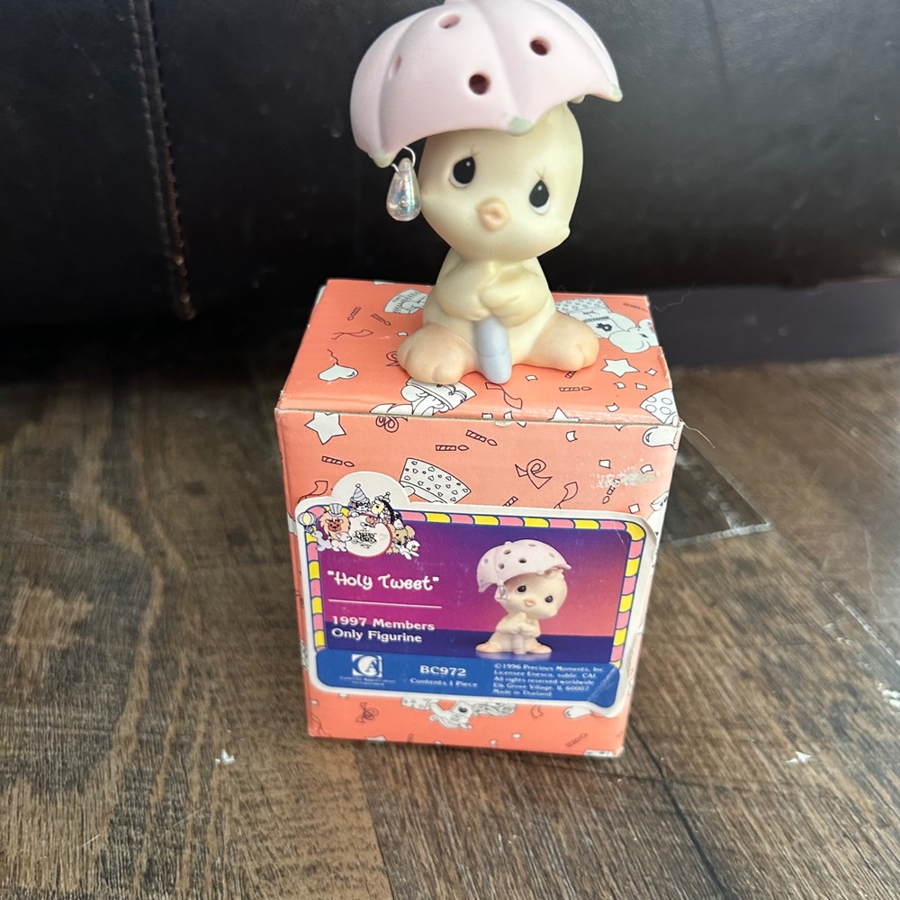 Precious Moments Holy Tweet 1997 Members Only Figurine BC972 Bird Umbrella Box